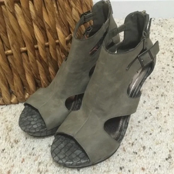 🆕 Unlisted by Kenneth Cole Women's Gray Open-Toe Sandals! 💥 - Picture 8 of 9